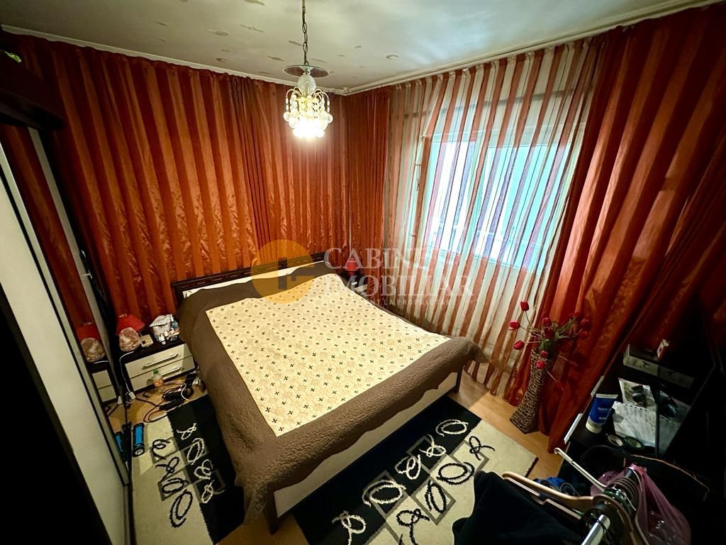 3 Camere Decomandat - Etaj 3 - Zona Nicolina 2- Bloc 1982 - Poză 6