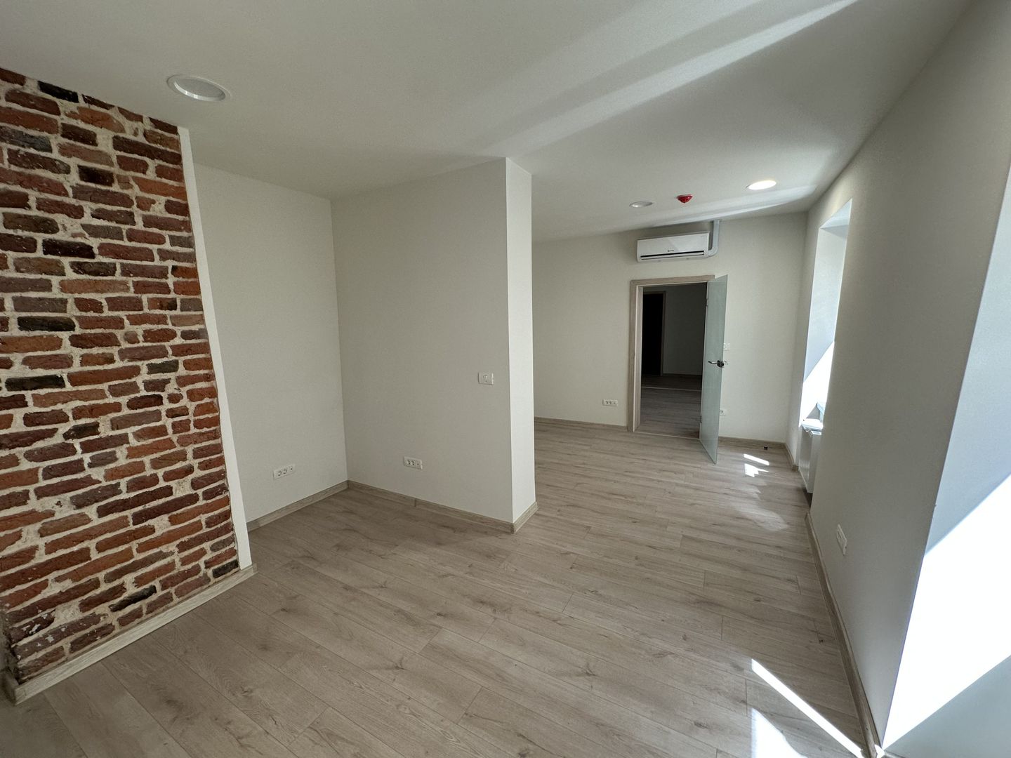 Spatii de birouri Ultracentral suprafață  de 66.7  mp - Poză 5