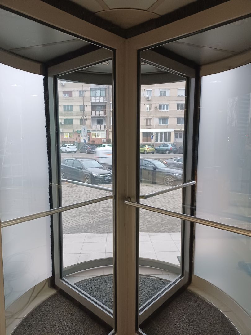 Spațiu birouri, Decebal Oradea. 2 700 Euro+TVA/lună (neg). Comision 0 - Poză 8