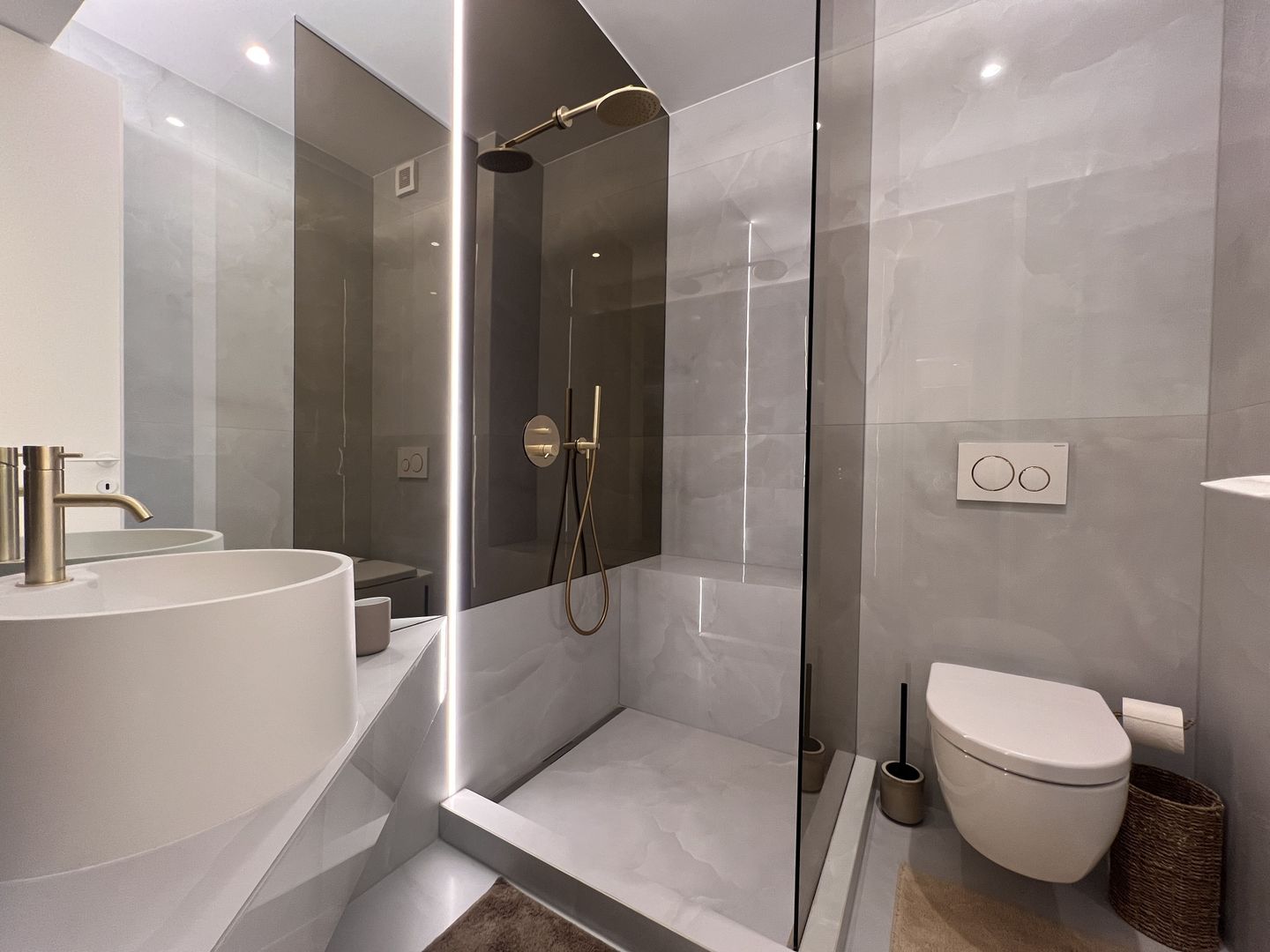 APARTAMENT 3 CAMERE | COMPLET MOBILAT SI UTILAT | CORTINA | - Poză 4