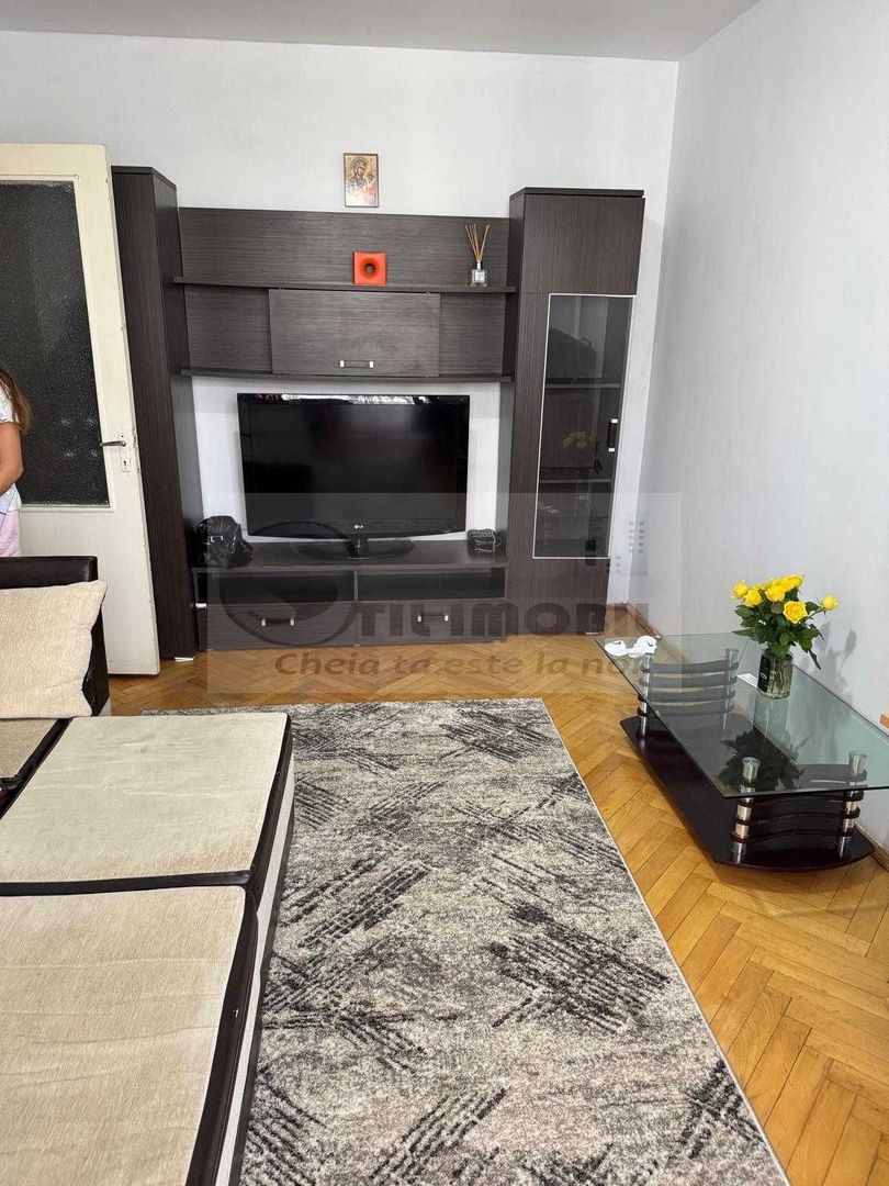 Închiriez apartament cu 2 camere Podu Ros 450 euro - Poză 4