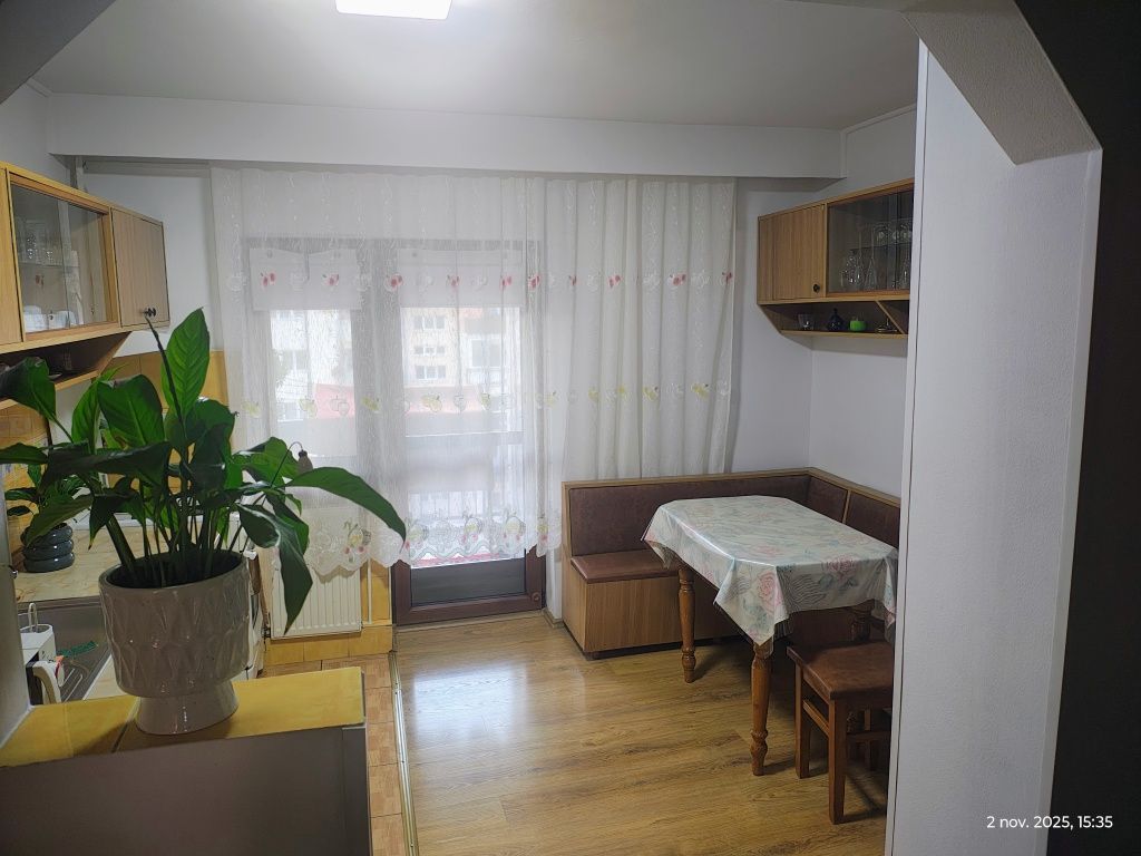 BRASADAS vinde ap 3 cam etaj 4/4 in Carpați 2. - Poză 1