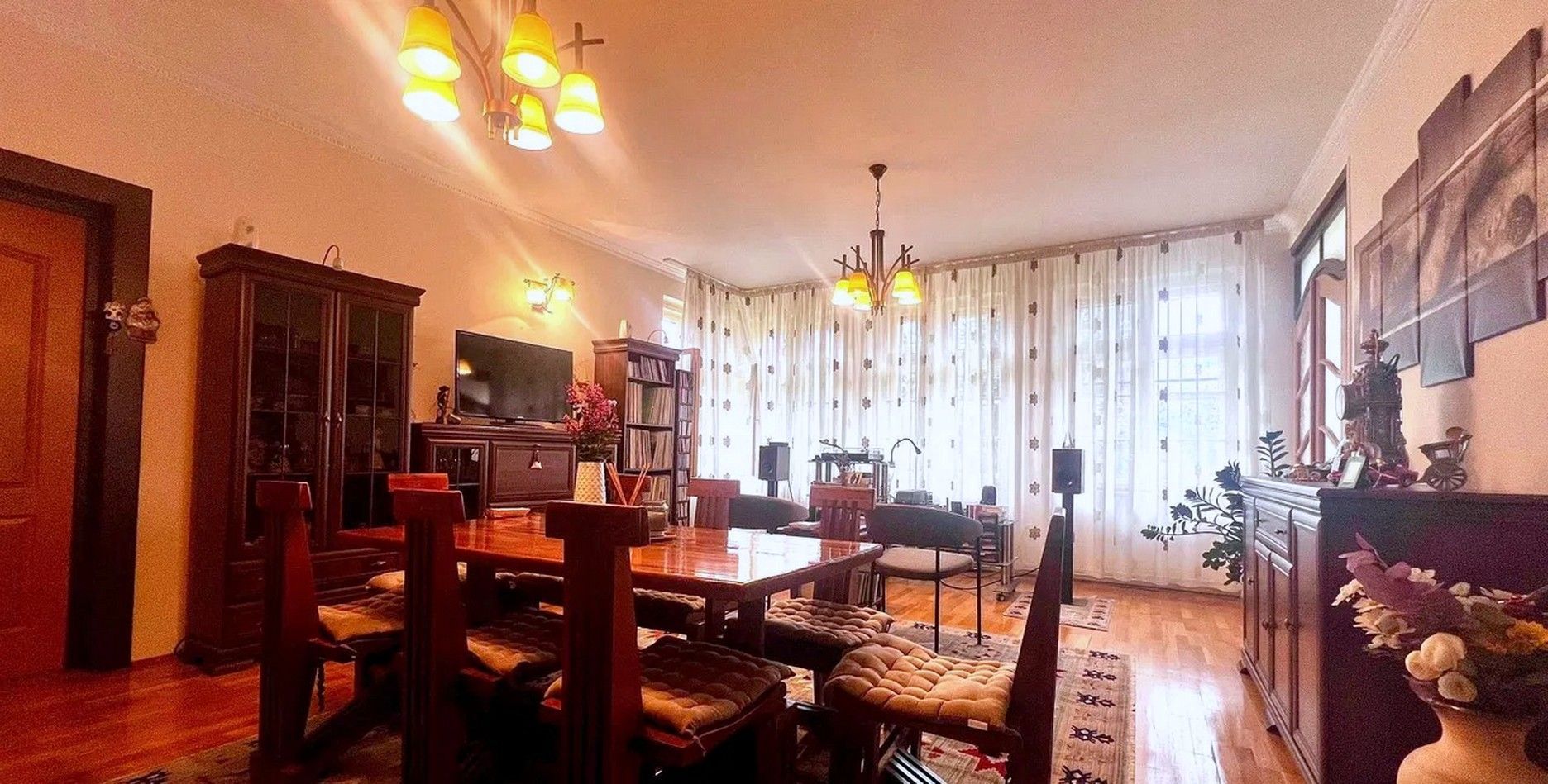 Vila cu 5 Camere și Teren 2183+Clădire pentru Afacere sau Evenimente - Poză 3