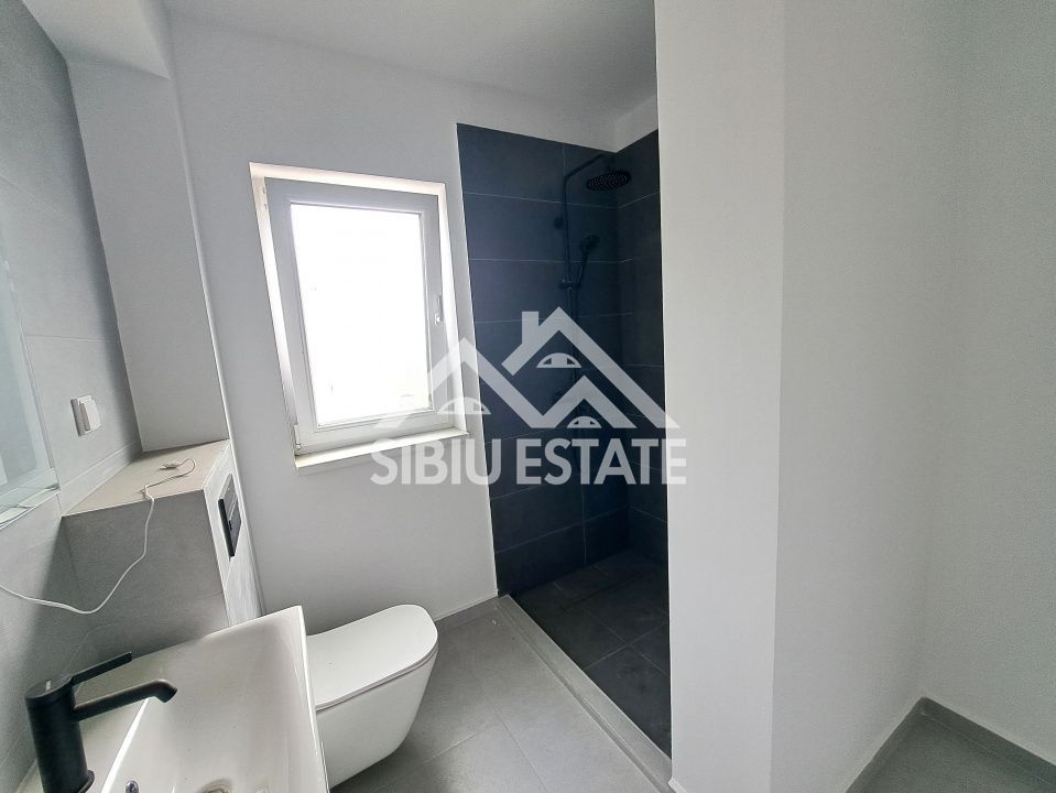 Apartament Sibiu 4 camere, 2 bai NOU lift si parcare - Poză 4
