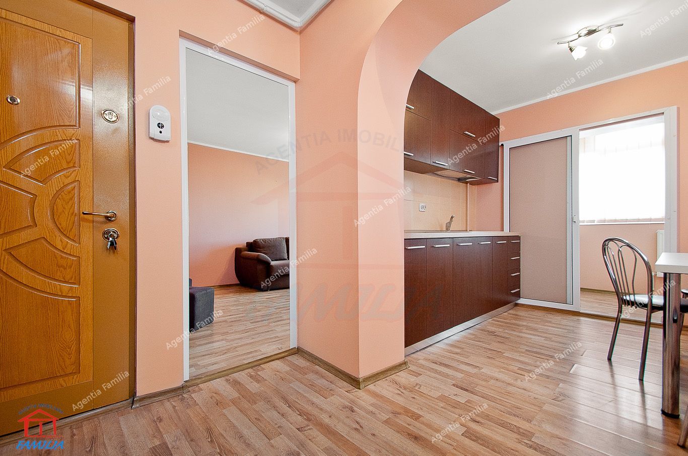 De vanzare apartament 2 camere Micro 39, etaj 3 - Poză 3