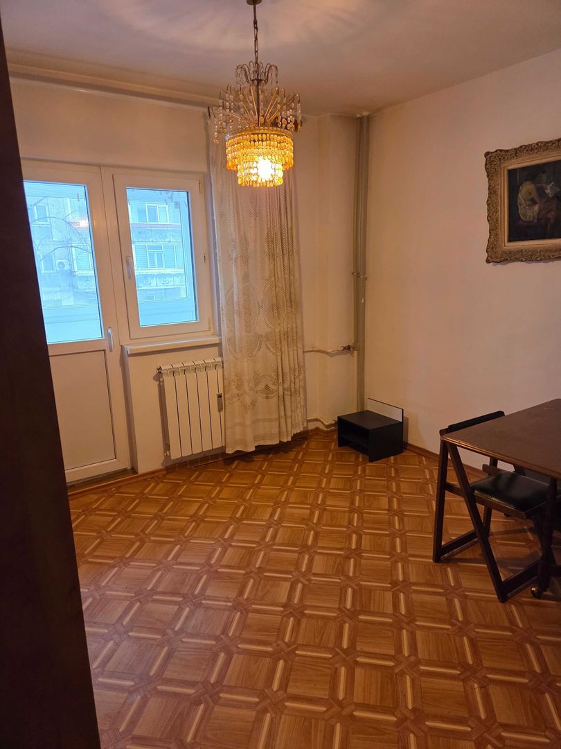 De vanzare apartament 3 camere Gorjului - Poză 2