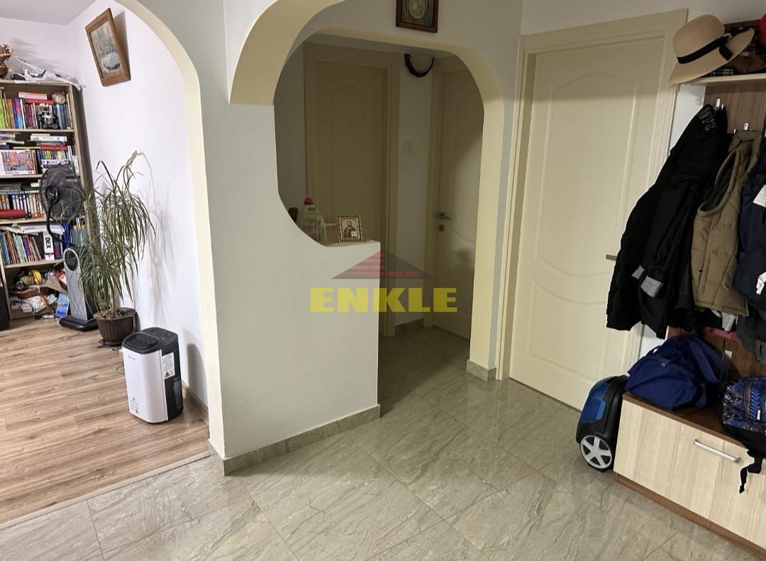 De vanzare apartament cu 3 camere, zona Mall. - Poză 4