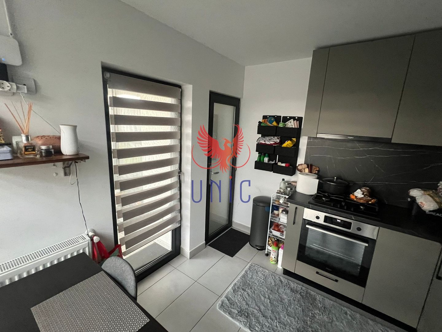 Casa de lux , zona  rezidentiala Popoveni - Poză 4