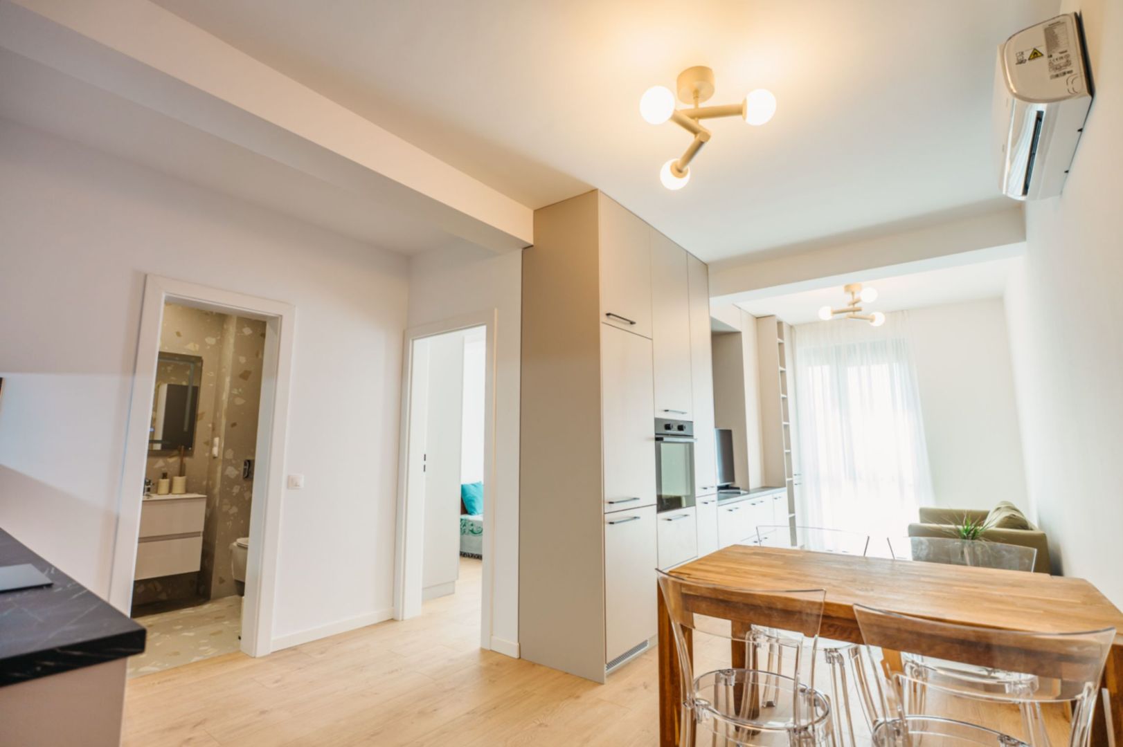 Apartament Ultracentral | 2 Camere | Prima Închiriere | Parcare - Poză 5