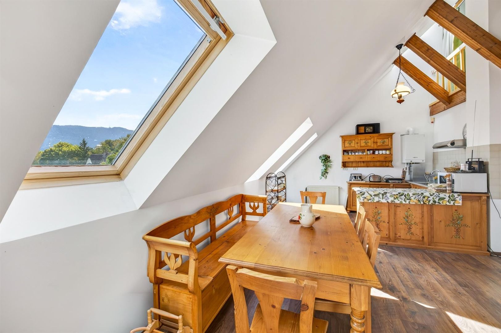 Casa pe 3 niveluri | Terasa cu priveliste | 3 parcari | Pozitie centrala - Poză 17