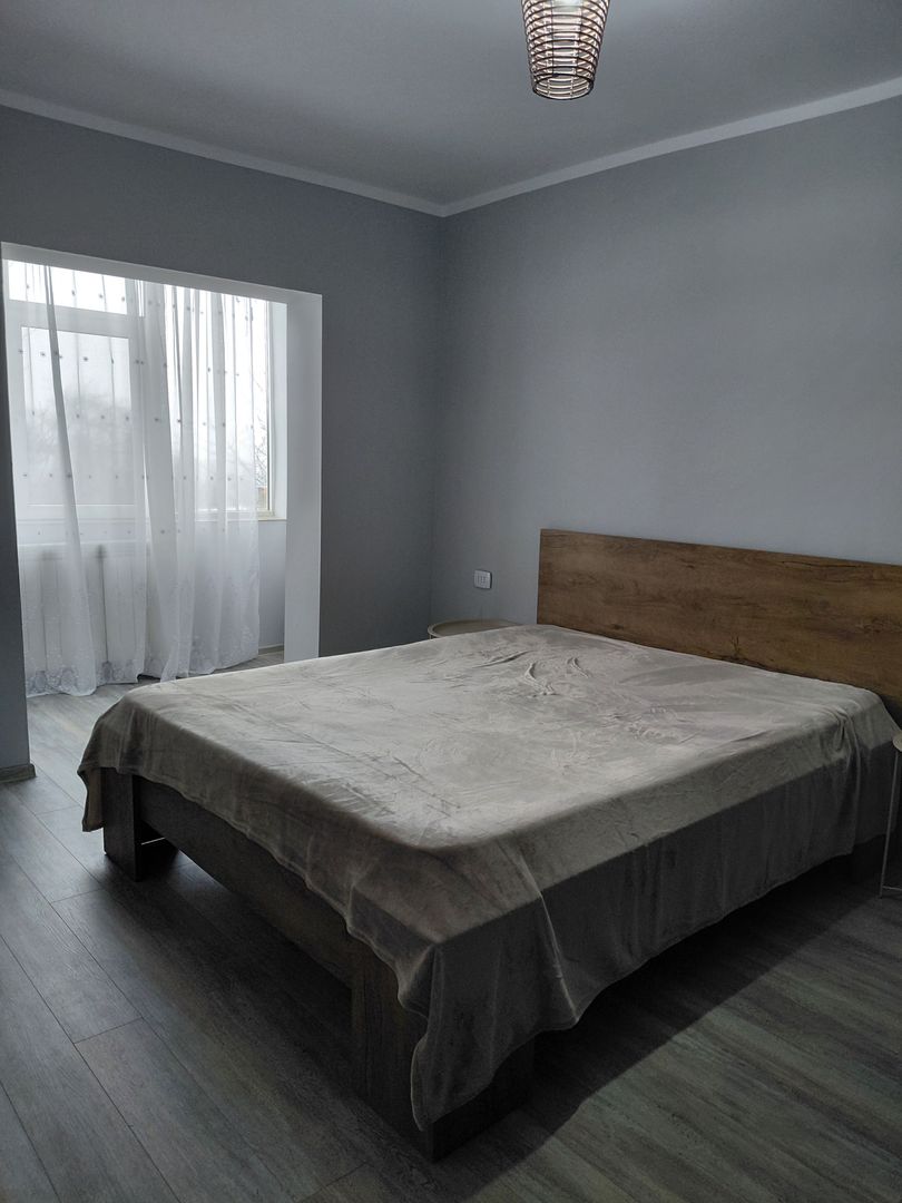 Apartament 4 camere de închiriat – Micro 20,et 1,mobilat si utilat - Poză 2