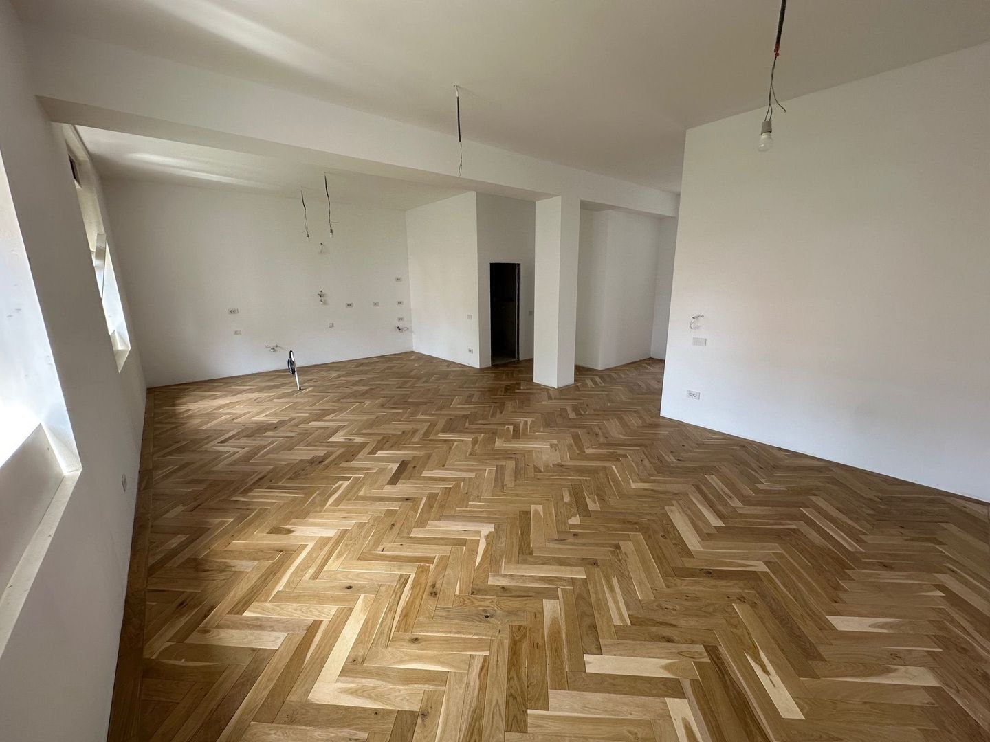 Apartament renovat în clădire istorică - are garaj - Poză 5