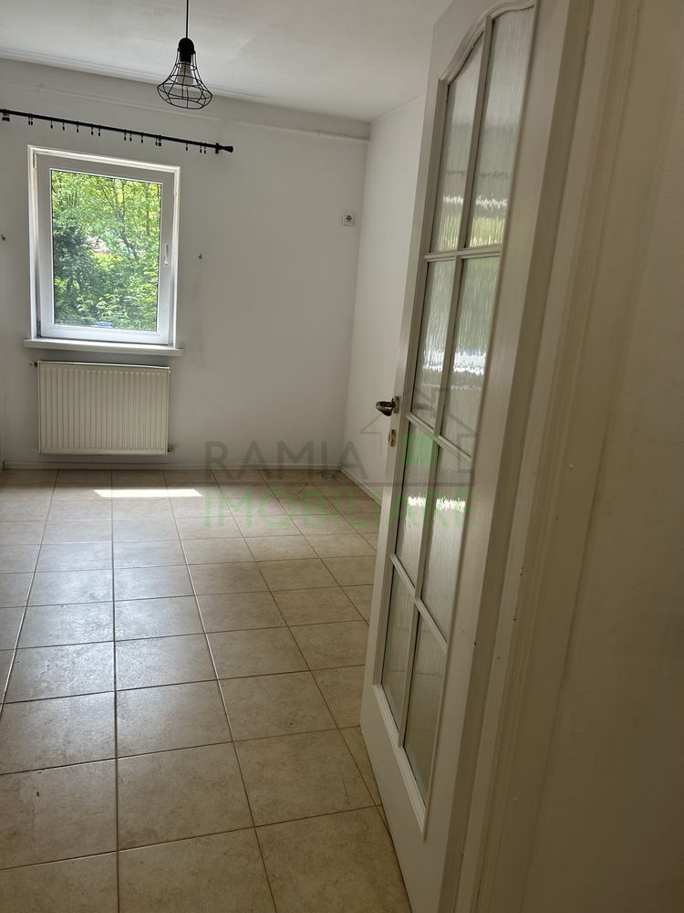 Apartament 3 camere decomandat cu 2 băi, beci și loc de parcare - Poză 3