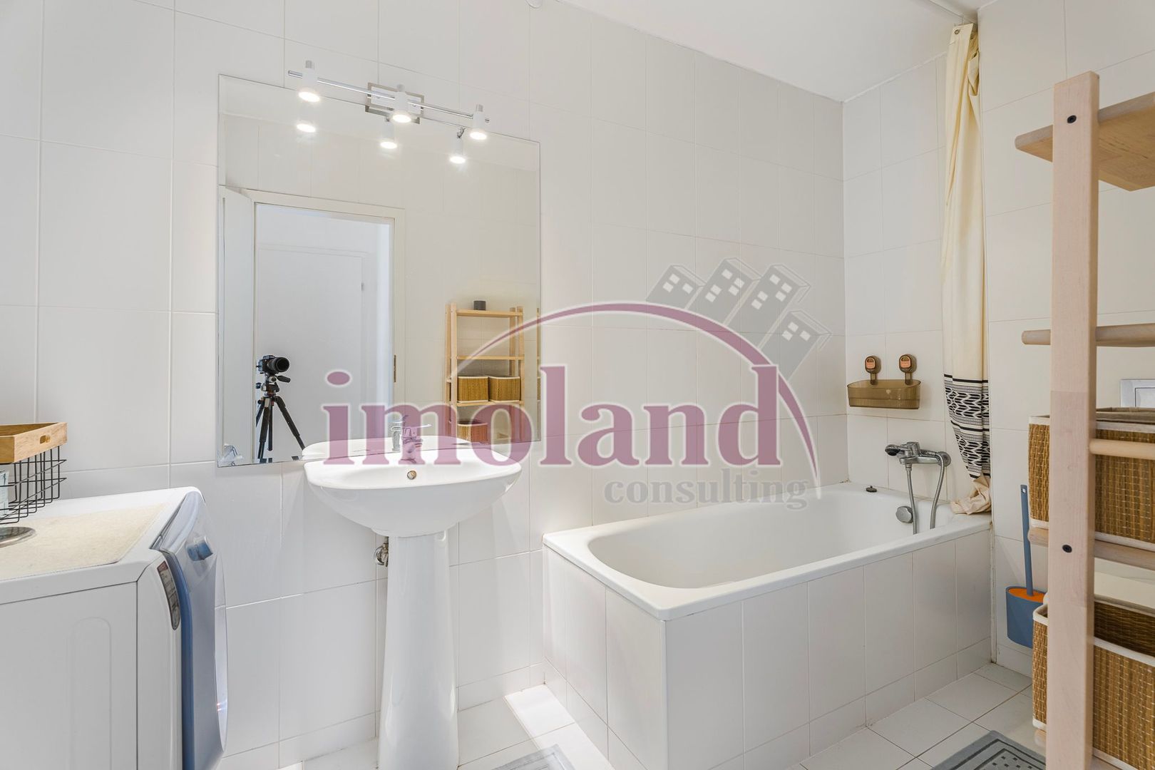 Vanzare - Apartament 3 camere- ULTRACENTRAL - Complex Delea Veche 24 - Poză 16