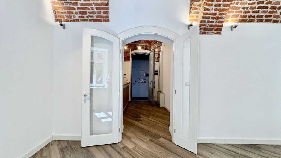 Spatiu birou in cladire istorica restaurata - Poză 6