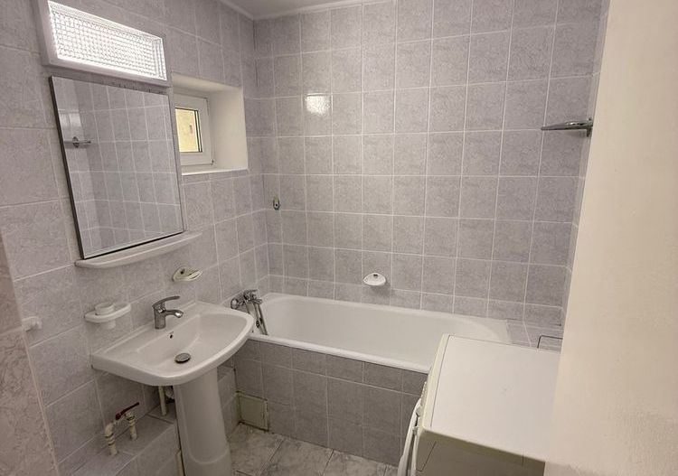 Închiriez Apartament cu 3 camere decomandat, parcare inclusă, metrou Dristor 🚗 - Poză 5