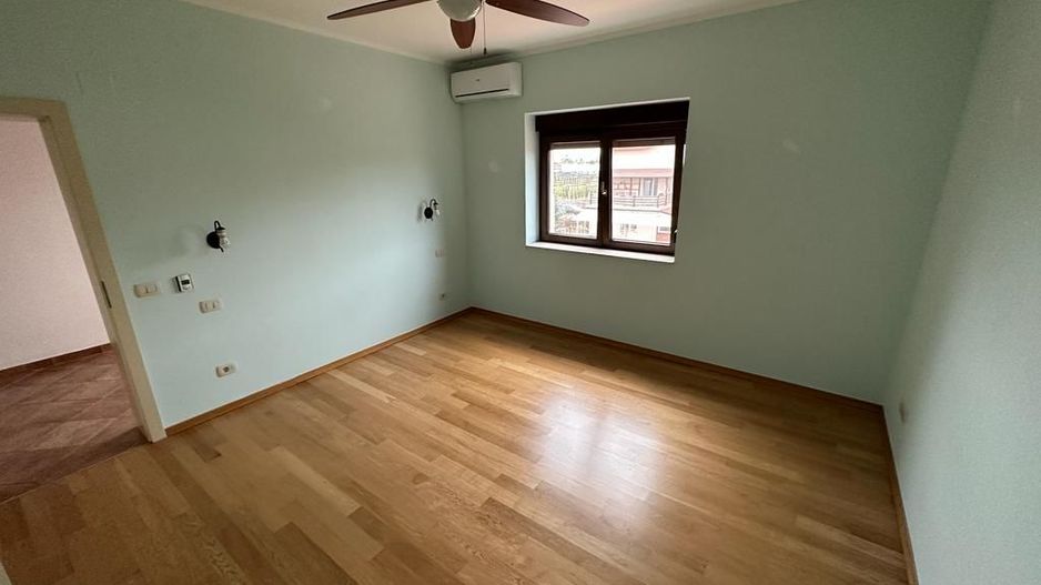 VILA  - ARADULUI. -British - Poză 41