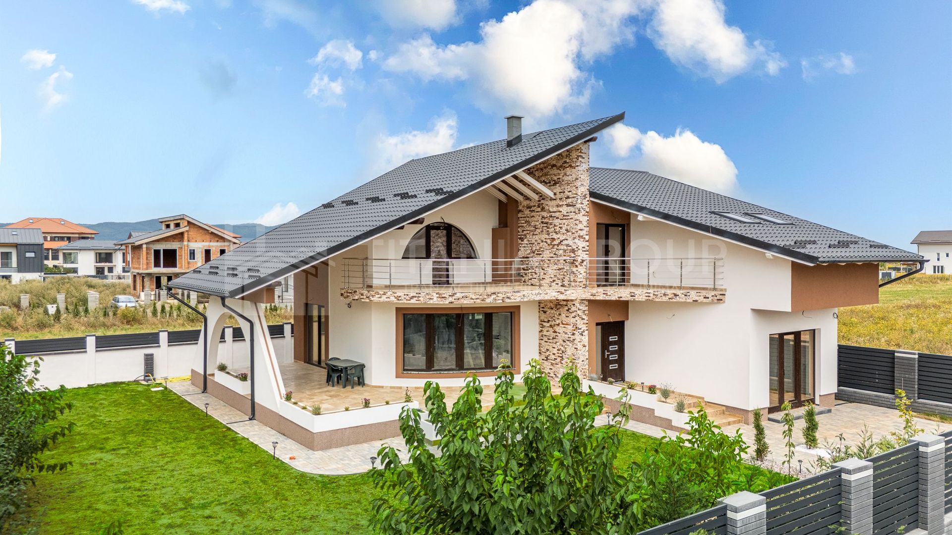Vila cu arhitectura deosebita, teren 636mp, Cristian, Brasov - Poză 2