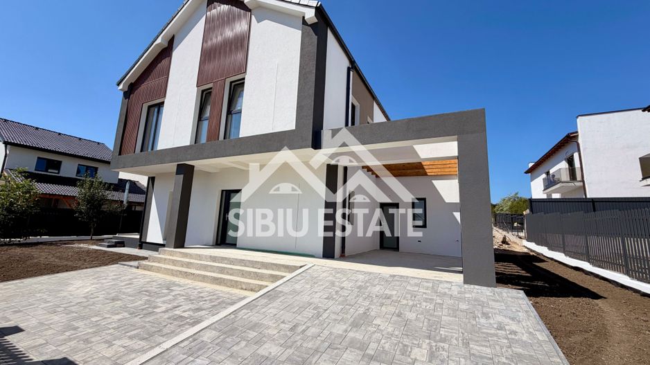 Casa finalizata Calea Cisnadiei curte proprie generoasa, Comison 0% - Poză 1