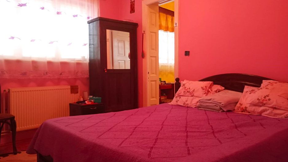 Centru! Vanzare casa cu 3 camere in centrul vechi Targoviste! - Poză 4