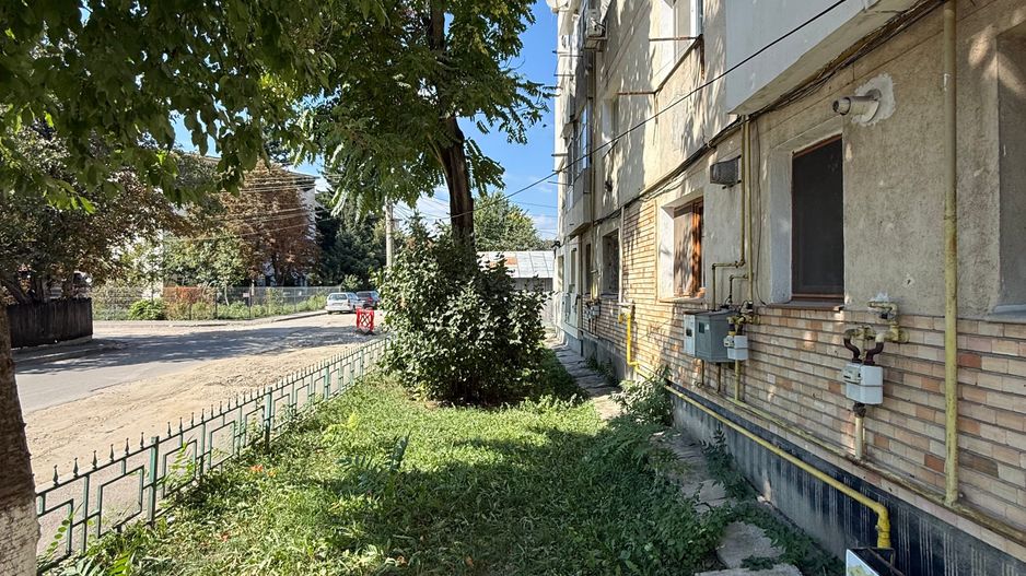 Garsonieră 27 mp cu balcon - etaj 2 - nemobilata -bloc an 1980 - Poză 23