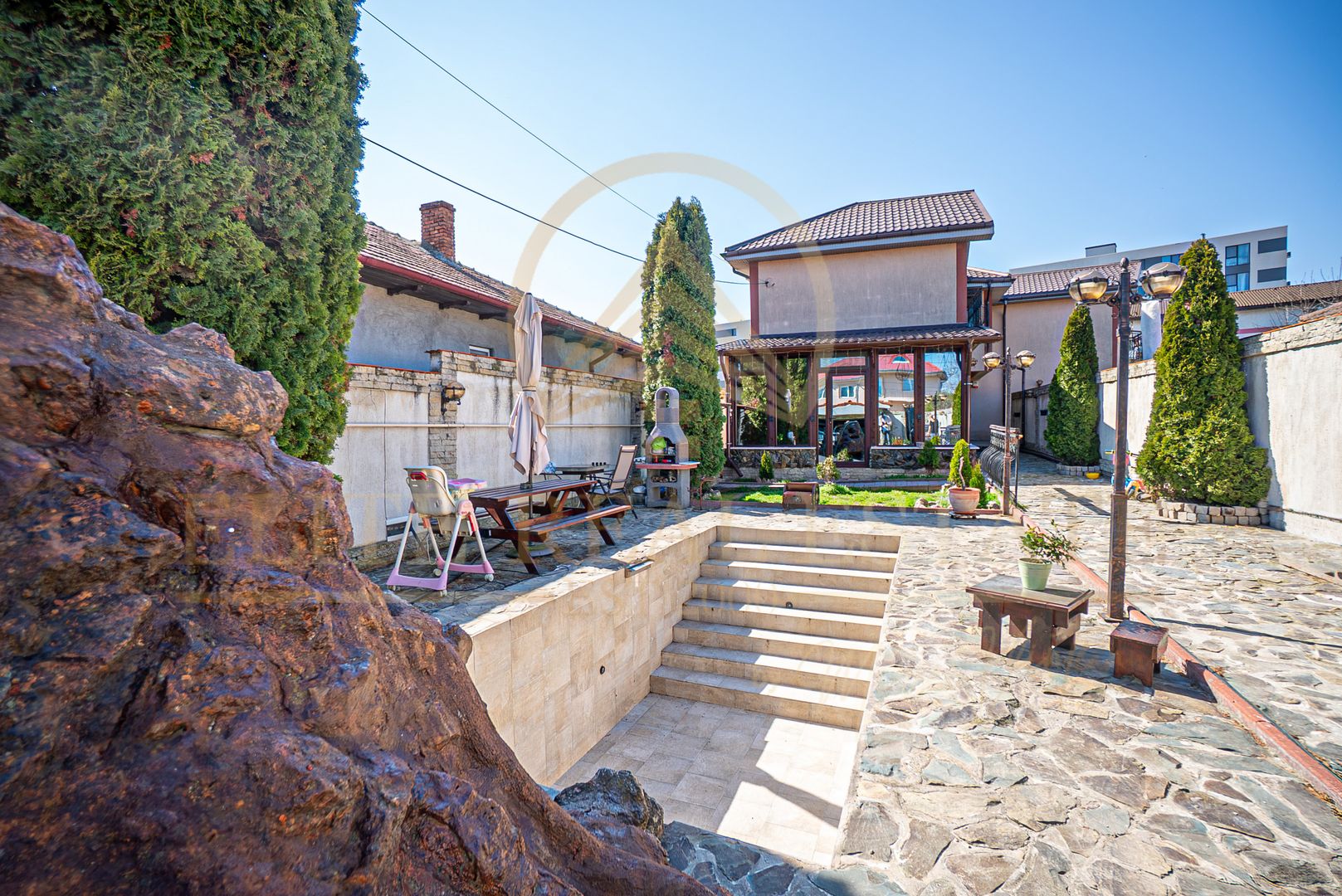 Casa De Vanzare in Palazu Mare - Teren de 455 mp cu Piscina si Garaj - Poză 3