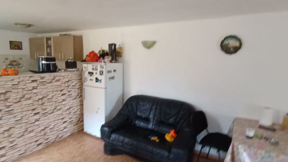 Casă spațioasă cu 4 camere , curte și teren generos în Mașloc - Poză 17