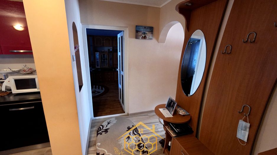 Apartament cu 3 camere in zona centrala - Filiasi - Poză 6