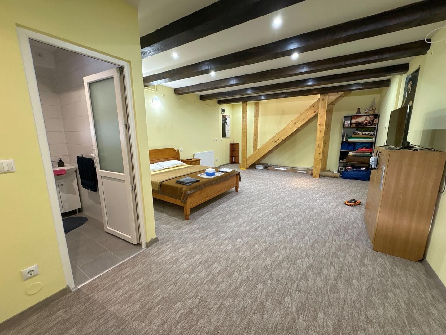 Casă de vanzare 6 camere 220 m² utili cu 376 M² teren la șosea - Poză 5