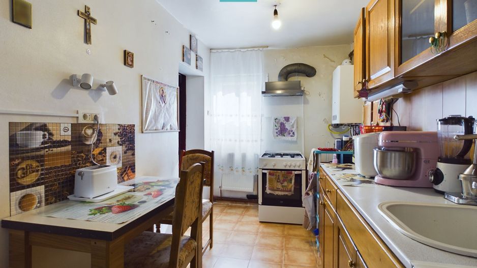 Apartament la casă - 3 camere, Pârneava - Poză 3