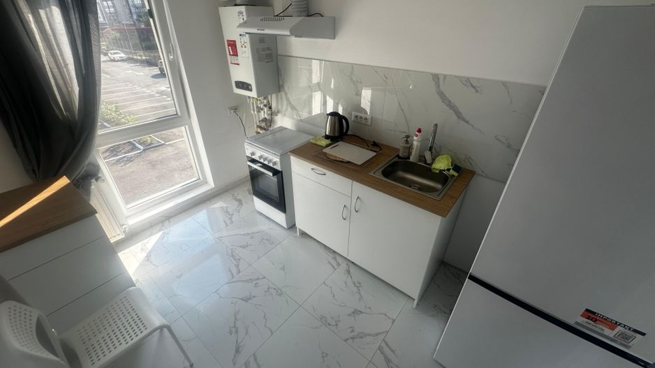 AP. 2 CAMERE PIERSICULUI, LOC PARCARE, BLOC NOU, BUCATARIE INCHISA - Poză 3