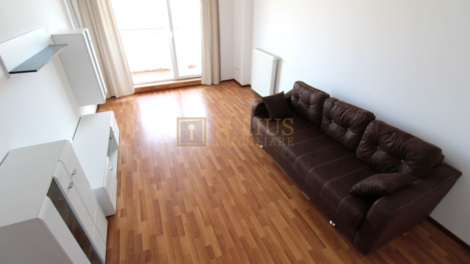 Aradului; decomandat, bucatarie inchisa. Parcare privata inclusa. - Poză 1