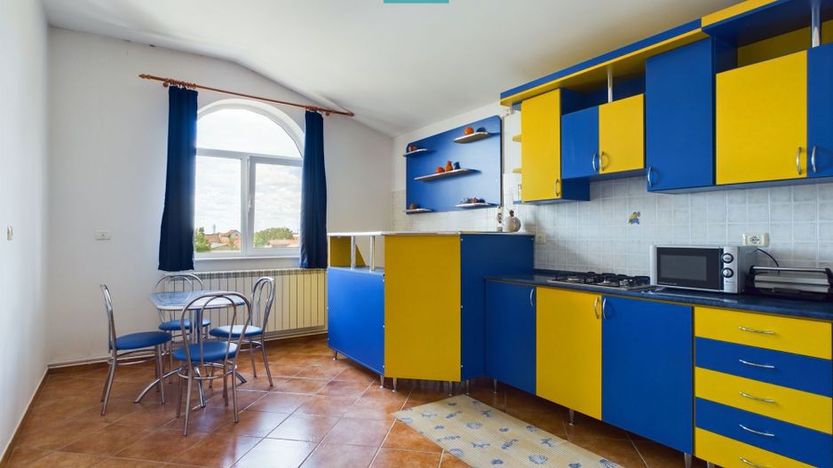 Vilă cu 3 apartamente în zona Parneava - Poză 17