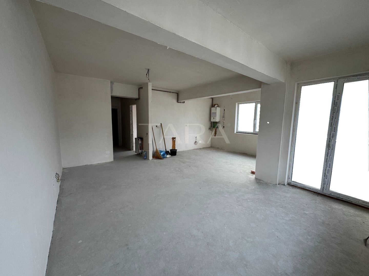 Apartament 3 camere - Zona Baciu - Poză 1