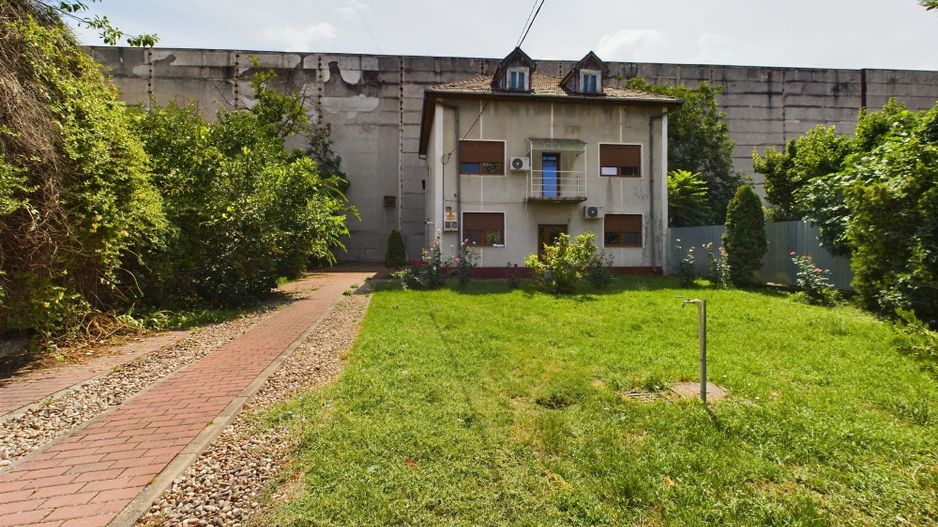 Proprietate multifuncțională într-o locație Centrală - Poză 13