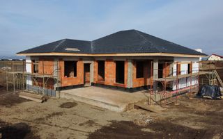 Casă pe parter de vânzare în cartierul Izvor - Poză 1