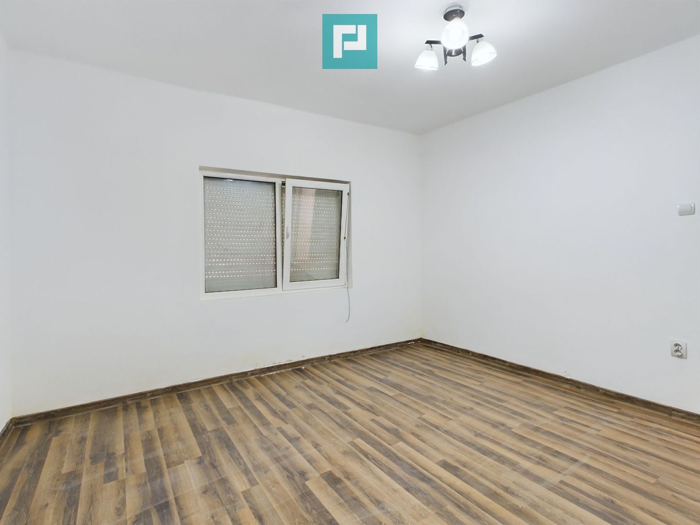 Casă tip duplex cu teren generos în Dezna - Poză 8