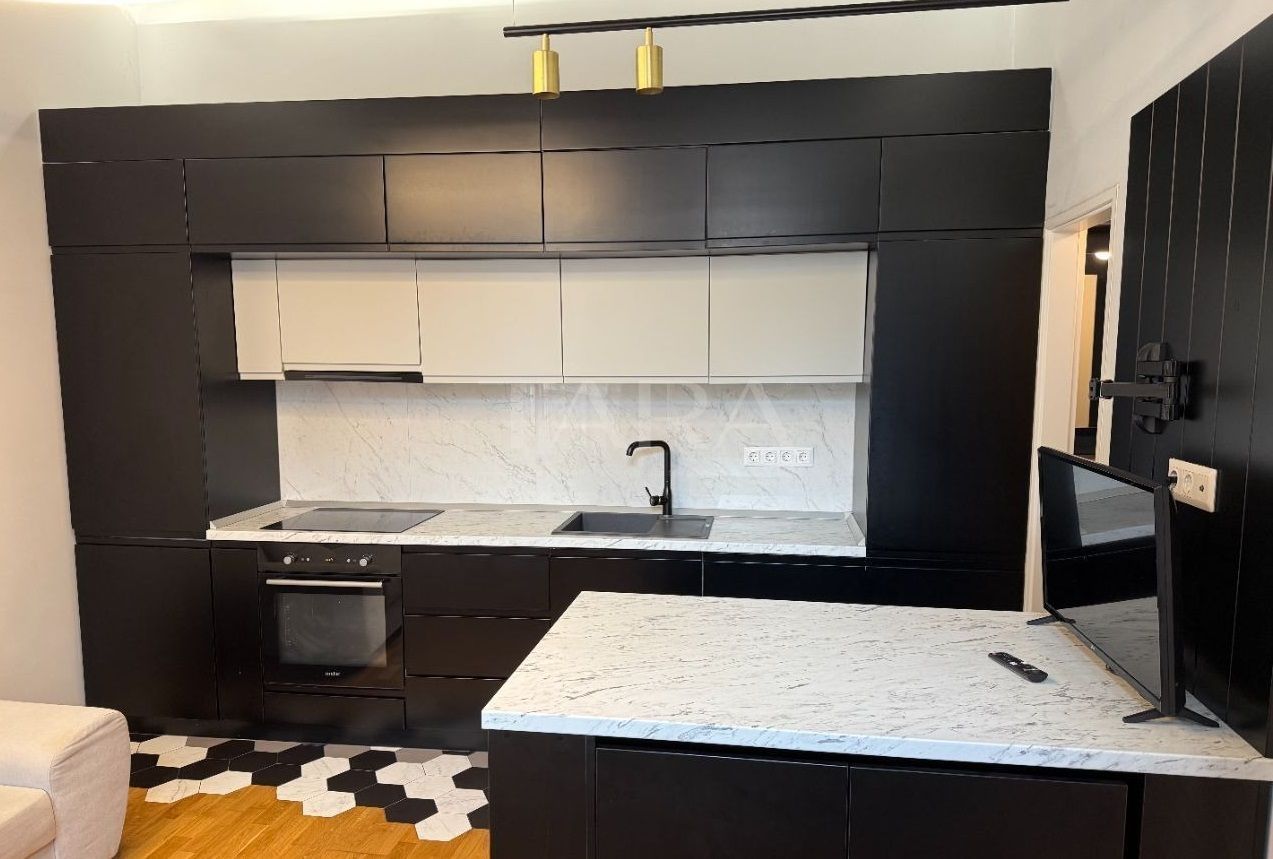 Apartament renovat cu curte comună în zona Piața Mihai Viteazul. - Poză 4