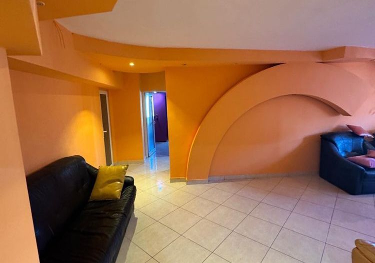 Inchiriez apartament nemobilat 4 camere Pantelimon - Poză 1