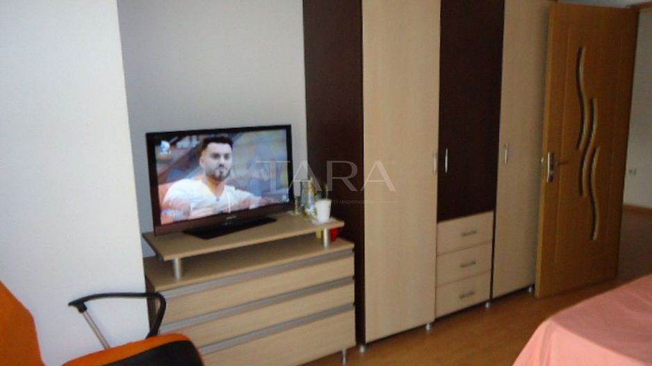 Apartament cu 3 camere de vânzare in Floresti, zona Florilor. - Poză 3