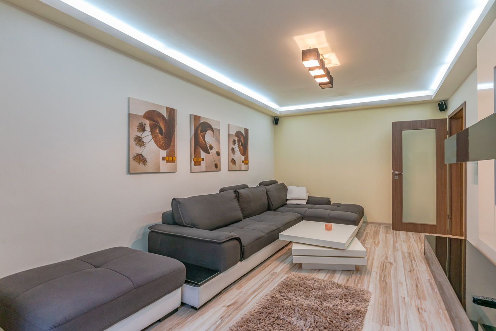 Apartament Mobilat si Utilat cu Loc de Parcare - Poză 2