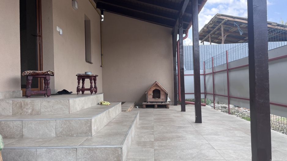 Casa de vânzare în Vulcana Pandele, la o distanță mica de oraș! - Poză 4