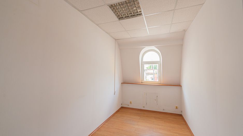 Spatiu comercial de inchiriat, 9 camere, 3 bai, Universitate, 120mp - Poză 18