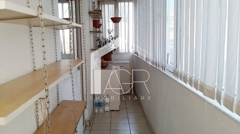 Apartament cu 3 camere, decomandat, zona Republicii - Poză 10