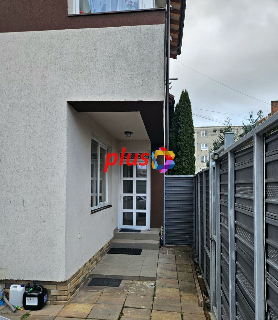 Oportunitate - Apartament cu trei camere in vila, zona Tractorul 70 mp - Poză 27