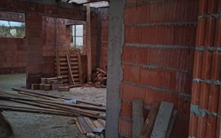 Casa 97 mp-teren 750 mp-tamplarie montata+acoperis-Dealul Jelnei - Poză 4