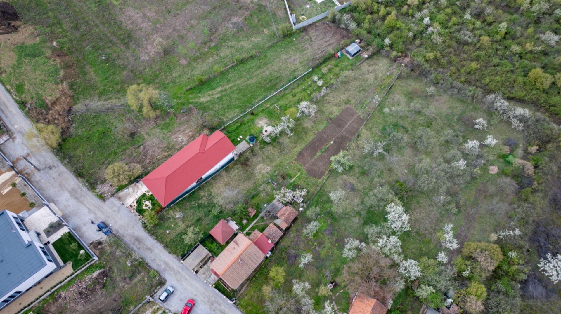 TEREN INTRAVILAN 1080MP STR.RASPANTIILOR / COLINELOR - Poză 4