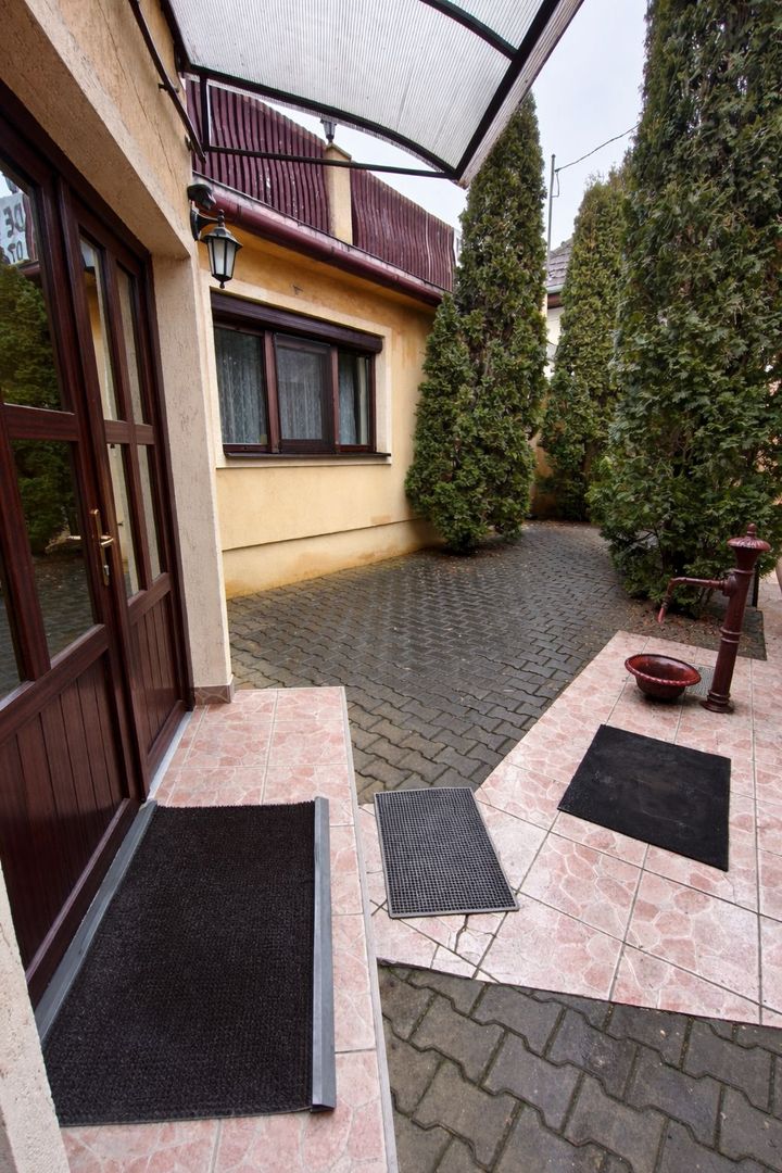 Casa de locuit Central 310 mp utili + 2 spatii comerciale de la strada - Poză 4