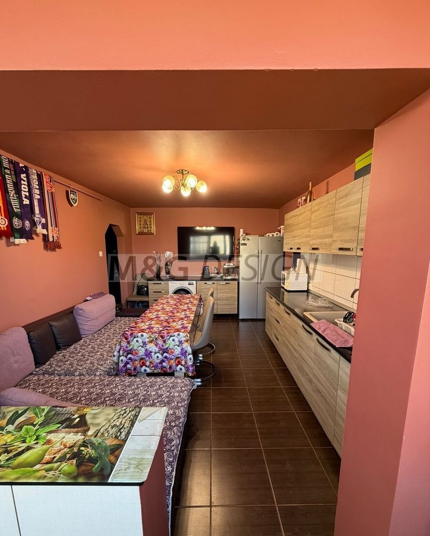 Apartament 4 camere  zona Soarelui - Poză 1