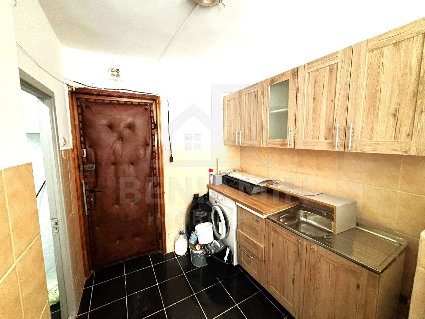 Camera -Garsoniera -24mp -Tractorul -etaj 2-Baie si bucatarie proprie - Poză 3